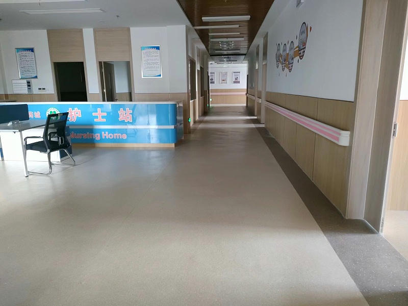藥城護理院同質透心地板